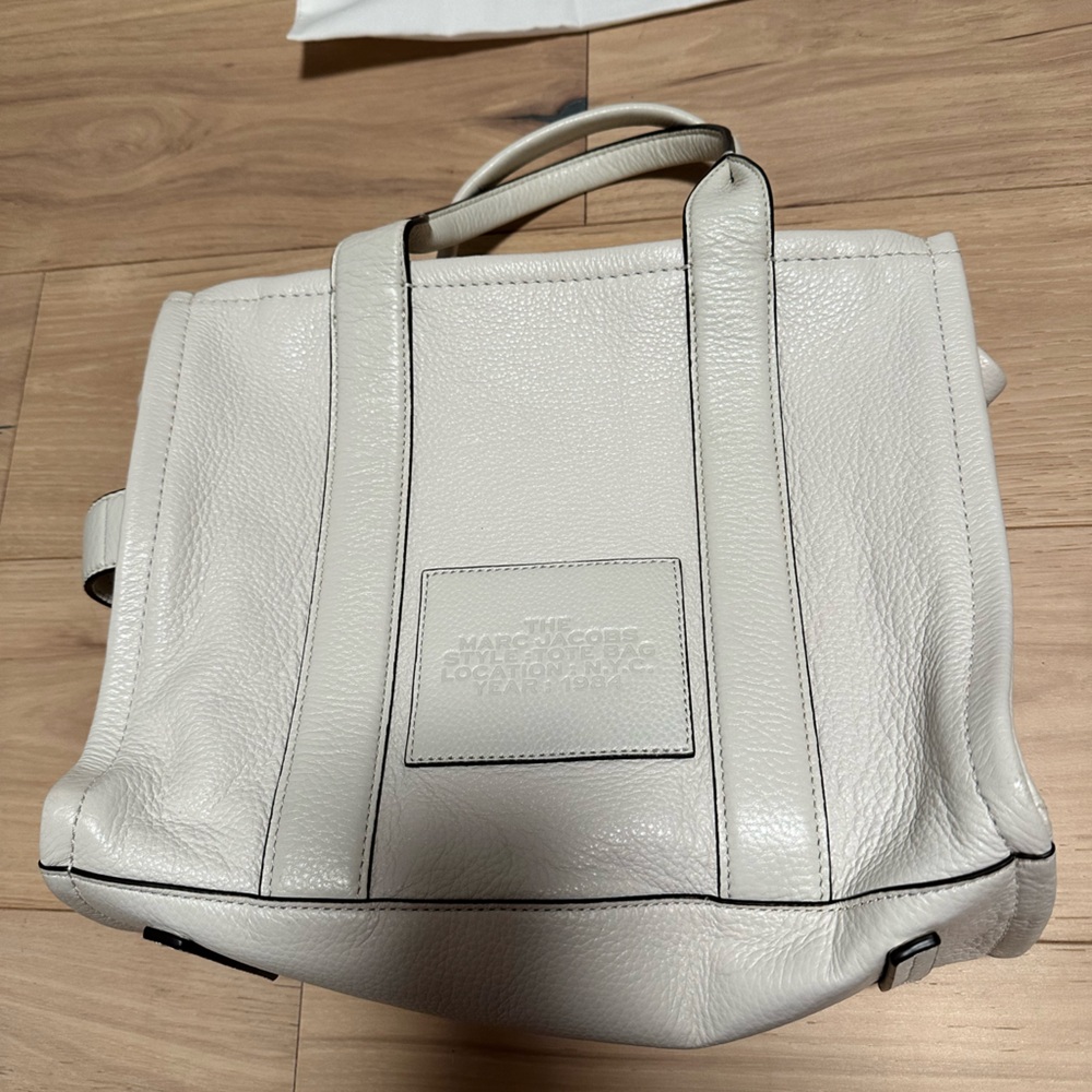 Marc Jacobs | The Tote Bag | White | Leather | Medium Bag | EUC - Picture 2 of 16